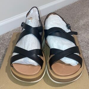 Kenneth Cole Reaction Black Wedge Sandals